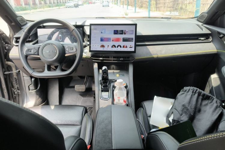 Used Lynk & Co 03 2023 2.0TD DCT JingPro Center Console