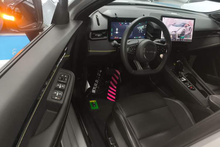 Used Lynk & Co 03 2023 1.5T EM-F PM Driver Seat