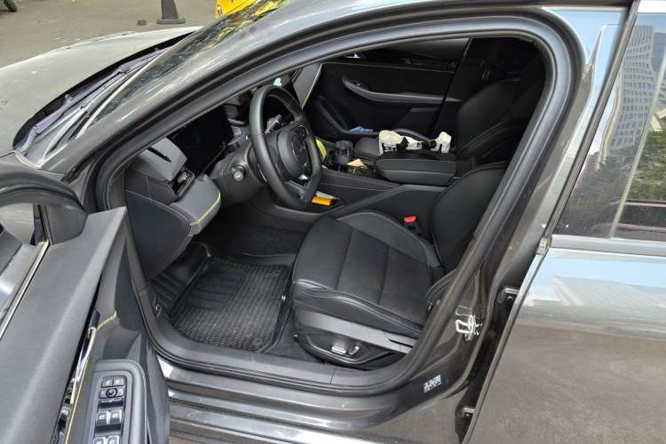 Used Lynk & Co 03 2023 2.0TD DCT JingPro Driver Seat