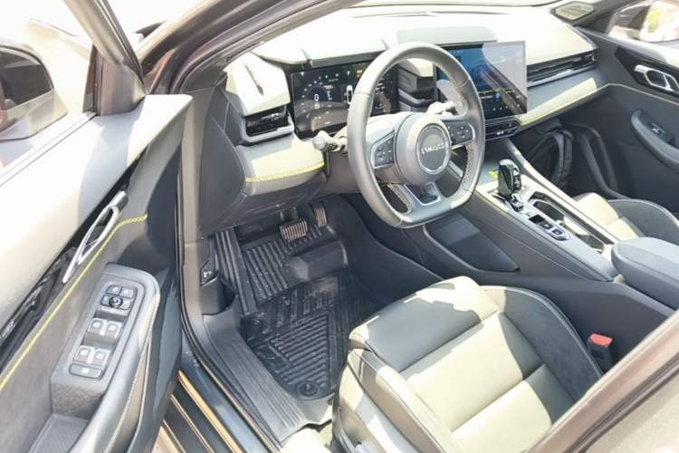 Used Lynk & Co 03 2023 1.5TD DCT JingPro Driver Seat