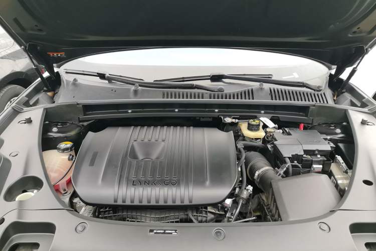 Used Lynk & Co 03 2023 2.0TD DCT JingPro Engine Bay