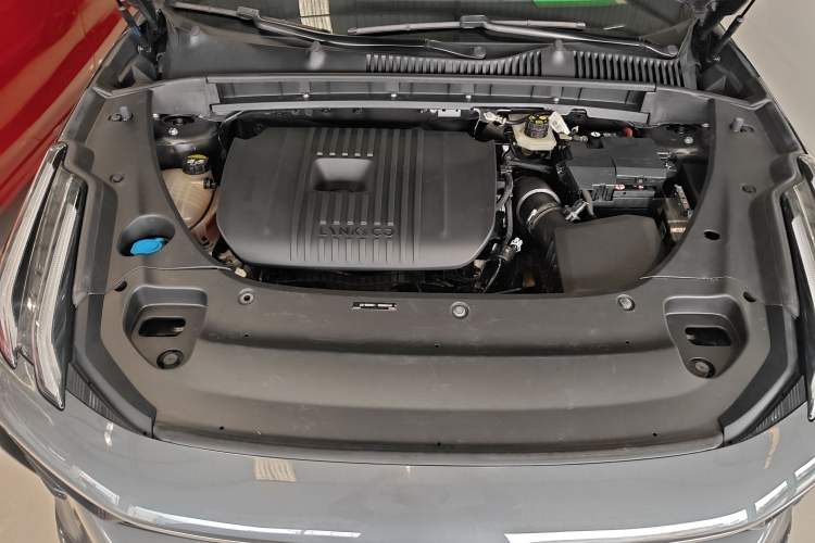 Used Lynk & Co 03 2023 2.0TD DCT JingPro Engine Bay