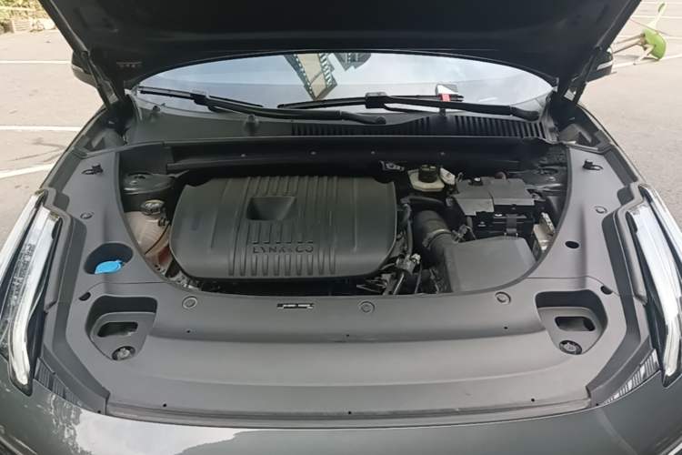 Used Lynk & Co 03 2023 2.0TD DCT JingPro Engine Bay
