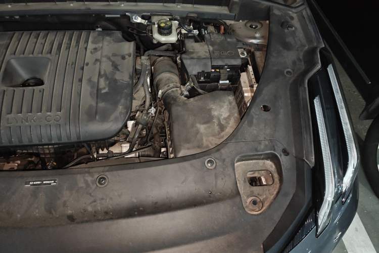 Used Lynk & Co 03 2023 2.0TD DCT JingPro Engine Bay Left