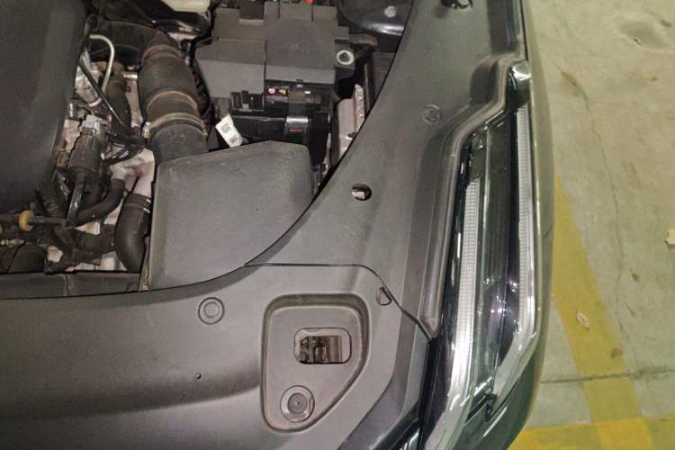 Used Lynk & Co 03 2023 1.5TD DCT JingPro Engine Bay Left