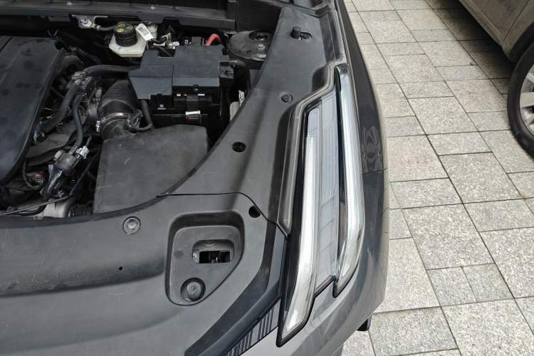 Used Lynk & Co 03 2023 2.0TD DCT JingPro Engine Bay Left