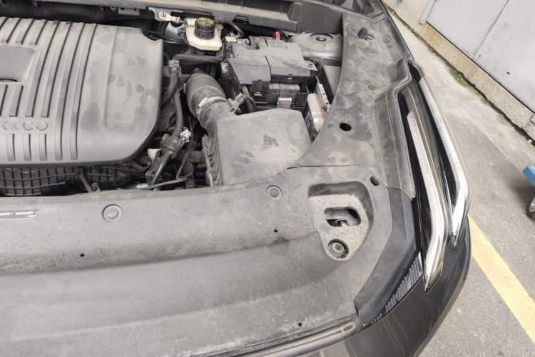 Used Lynk & Co 03 2023 2.0TD DCT H-Power Halo Engine Bay Left