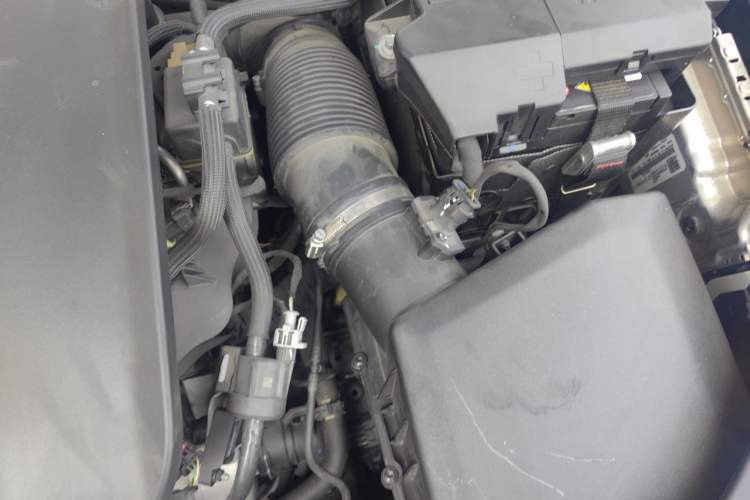 Used Lynk & Co 03 2023 2.0TD DCT H-Power Halo Engine Bay Left