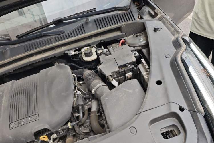 Used Lynk & Co 03 2023 1.5TD DCT JingPro Engine Bay Left