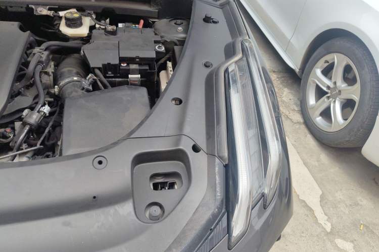 Used Lynk & Co 03 2023 2.0TD DCT JingPro Engine Bay Left