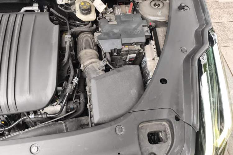Used Lynk & Co 03 2023 2.0TD DCT JingPro Engine Bay Left