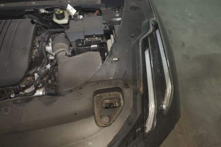 Used Lynk & Co 03 2023 2.0TD DCT JingPro Engine Bay Left