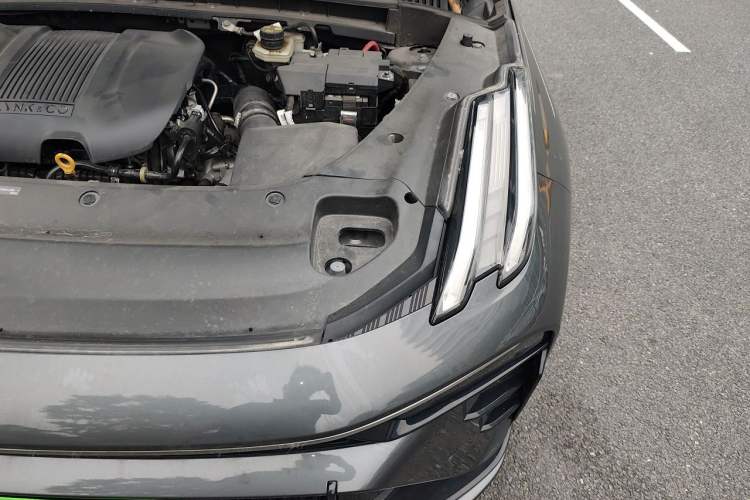 Used Lynk & Co 03 2023 1.5TD DCT JingPro Engine Bay Left