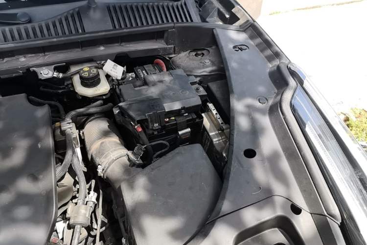 Used Lynk & Co 03 2023 2.0TD DCT H-Power Halo Engine Bay Left
