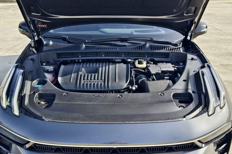 Used Lynk & Co 03 2023 2.0TD DCT H-Power Halo Engine Bay