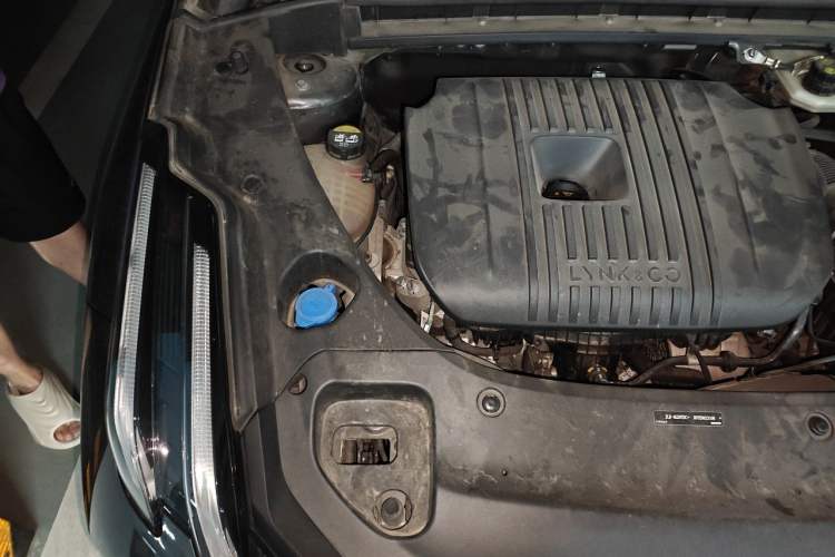 Used Lynk & Co 03 2023 2.0TD DCT JingPro Engine Bay Right