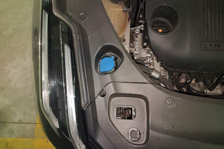 Used Lynk & Co 03 2023 1.5TD DCT JingPro Engine Bay Right