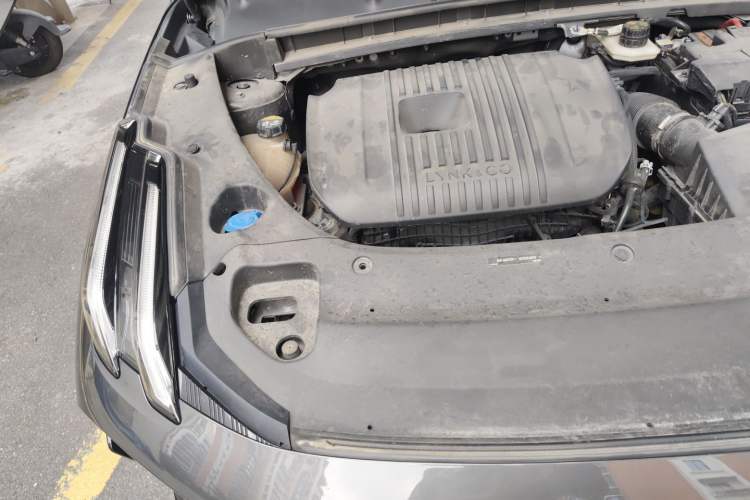 Used Lynk & Co 03 2023 2.0TD DCT H-Power Halo Engine Bay Right
