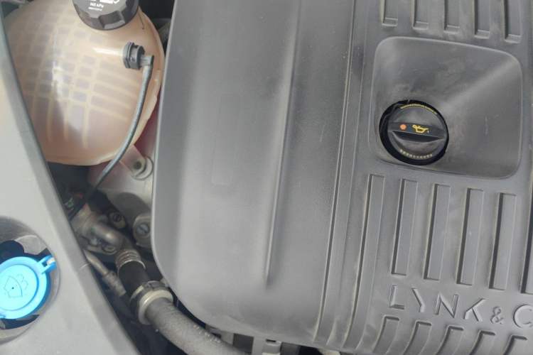Used Lynk & Co 03 2023 2.0TD DCT H-Power Halo Engine Bay Right
