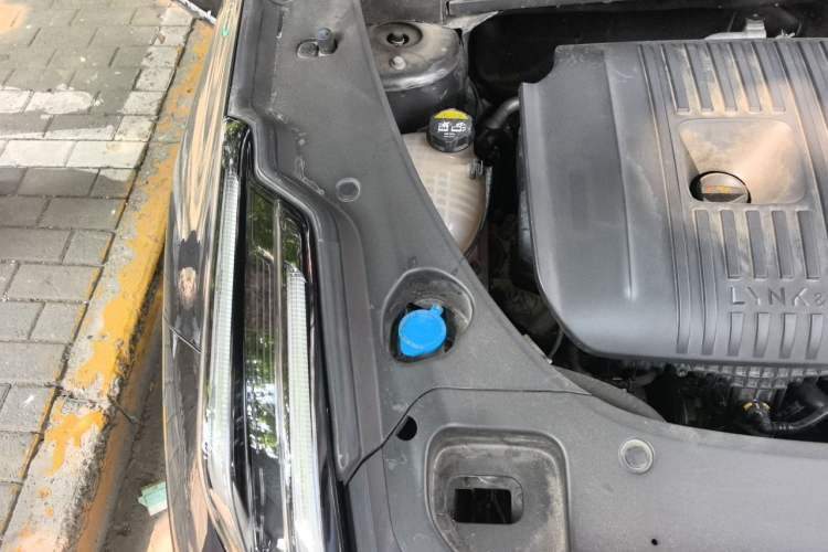 Used Lynk & Co 03 2023 2.0TD DCT JingPro Engine Bay Right