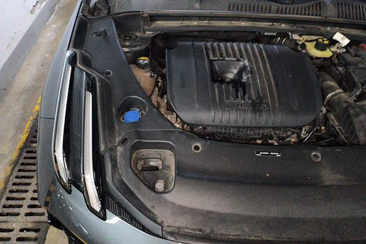 Used Lynk & Co 03 2023 2.0TD DCT JingPro Engine Bay Right