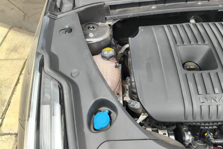 Used Lynk & Co 03 2023 2.0TD DCT JingPro Engine Bay Right