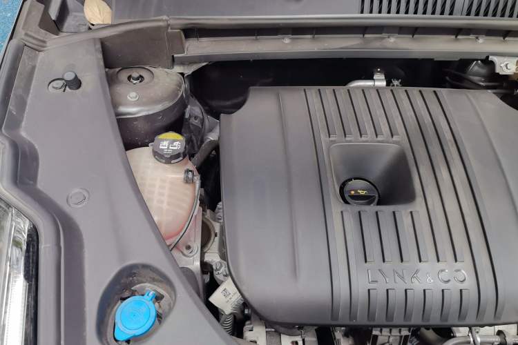 Used Lynk & Co 03 2023 2.0TD DCT JingPro Engine Bay Right