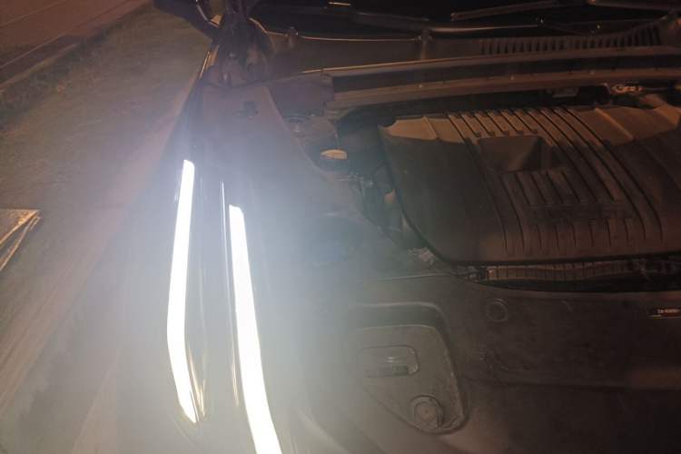 Used Lynk & Co 03 2023 2.0TD DCT JingPro Engine Bay Right