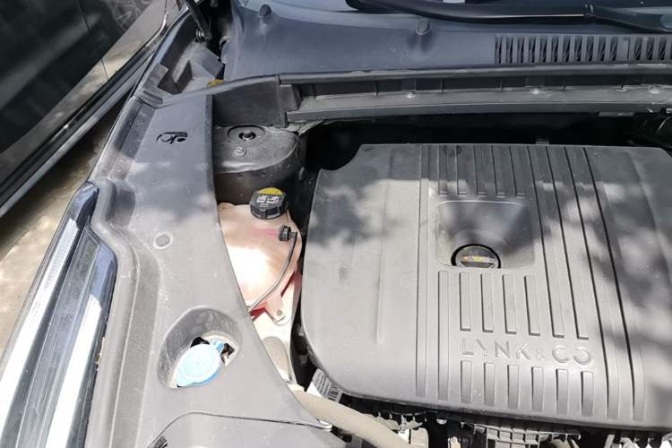 Used Lynk & Co 03 2023 2.0TD DCT H-Power Halo Engine Bay Right