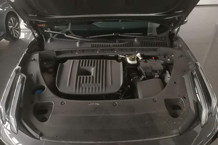 Used Lynk & Co 03 2023 2.0TD DCT JingPro Engine Bay