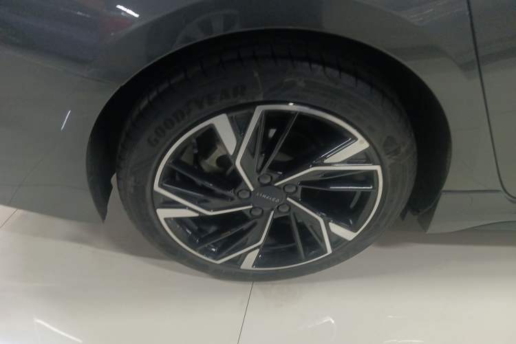 Used Lynk & Co 03 2023 1.5TD DCT JingPro Exterior 5