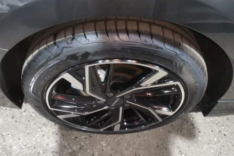 Used Lynk & Co 03 2023 1.5TD DCT JingPro Exterior 5