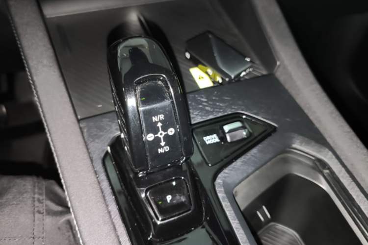 Used Lynk & Co 03 2023 1.5TD DCT JingPro Gear Lever