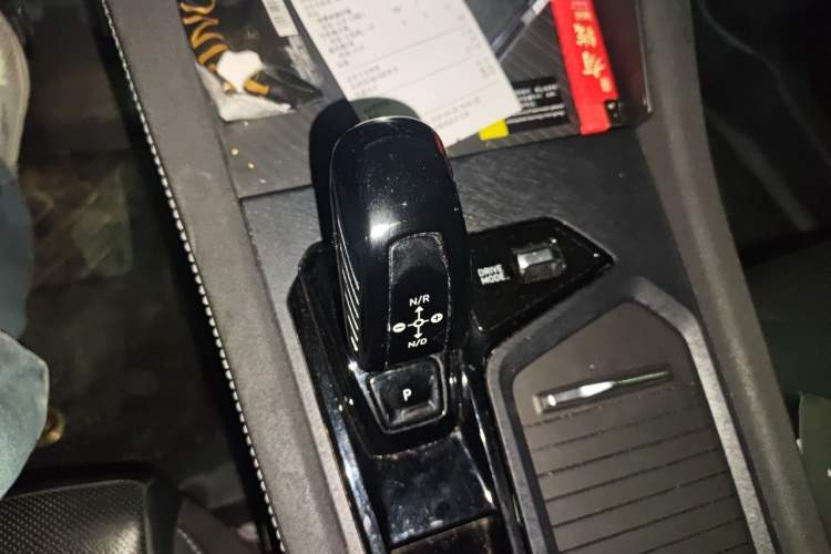Used Lynk & Co 03 2023 1.5TD DCT JingPro Gear Lever