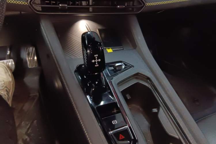 Used Lynk & Co 03 2023 1.5T EM-F PM Gear Lever