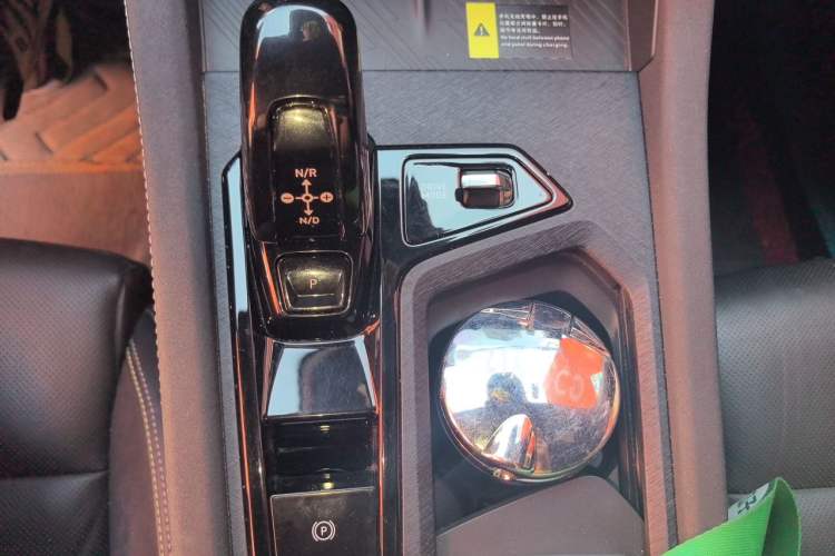 Used Lynk & Co 03 2023 1.5TD DCT JingPro Gear Lever