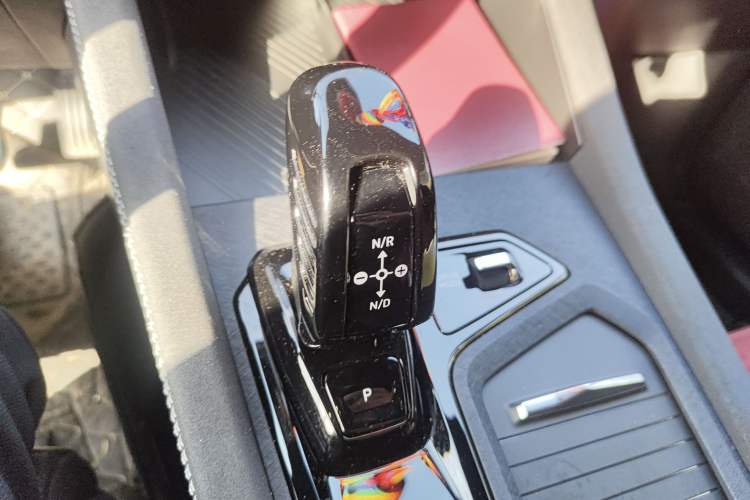 Used Lynk & Co 03 2023 1.5TD DCT JingPro Gear Lever