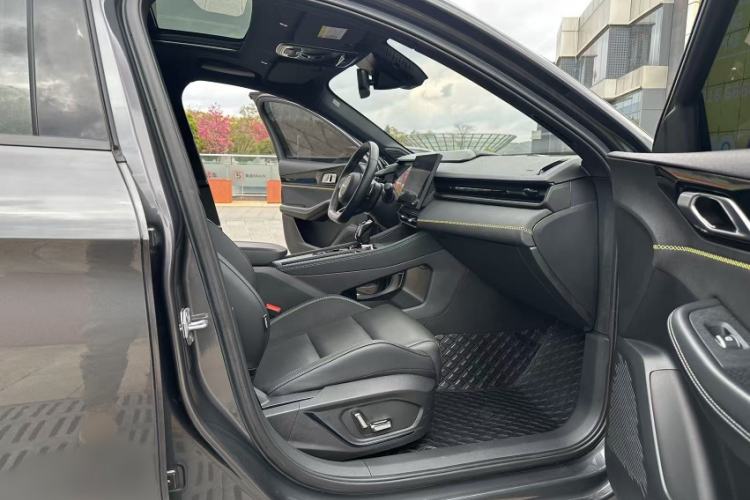 Used Lynk & Co 03 2023 2.0TD DCT JingPro Interior 10