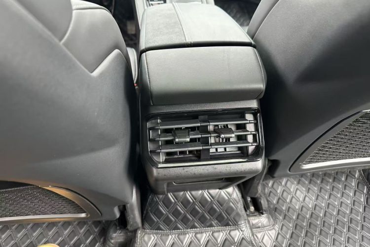 Used Lynk & Co 03 2023 2.0TD DCT JingPro Interior 11