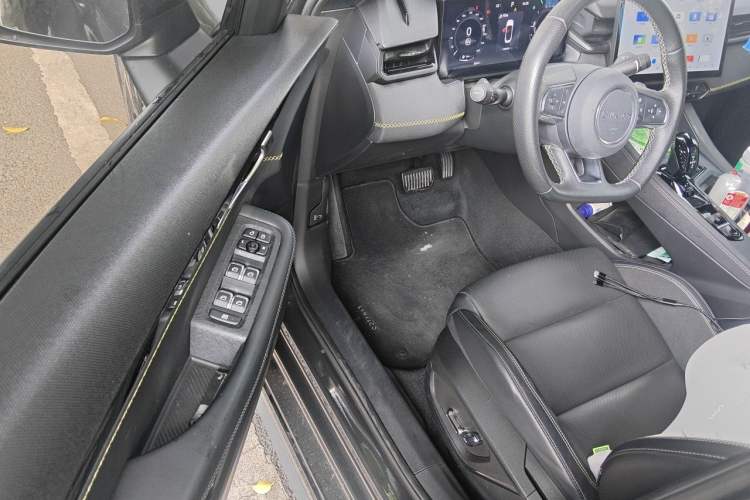 Used Lynk & Co 03 2023 1.5TD DCT JingPro Interior 3