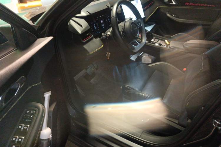 Used Lynk & Co 03 2023 1.5TD DCT JingPro Interior 3