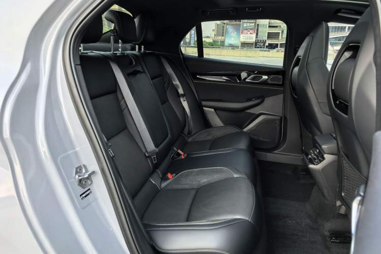 Used Lynk & Co 03 2023 1.5T EM-F PM Interior 9