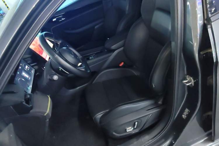 Used Lynk & Co 03 2023 2.0TD DCT JingPro Left Front Seat