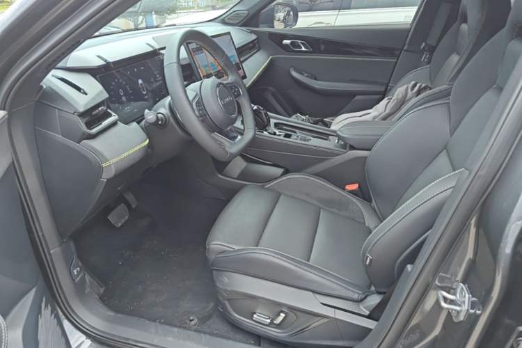 Used Lynk & Co 03 2023 1.5TD DCT JingPro Left Front Seat