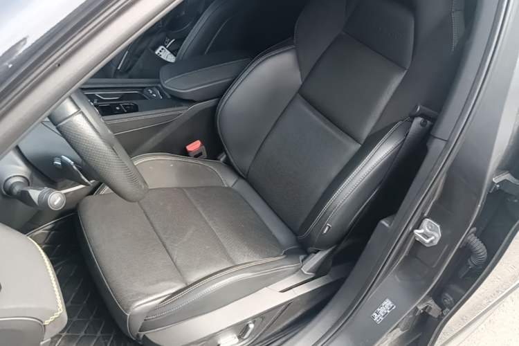 Used Lynk & Co 03 2023 2.0TD DCT JingPro Left Front Seat