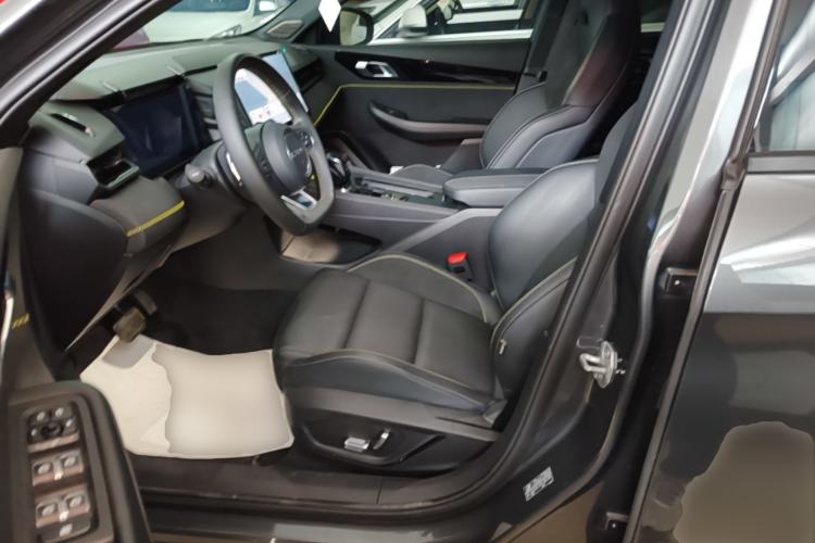 Used Lynk & Co 03 2023 2.0TD DCT JingPro Left Front Seat