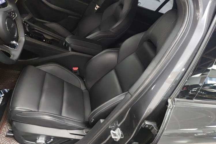 Used Lynk & Co 03 2023 2.0TD DCT JingPlus Left Front Seat
