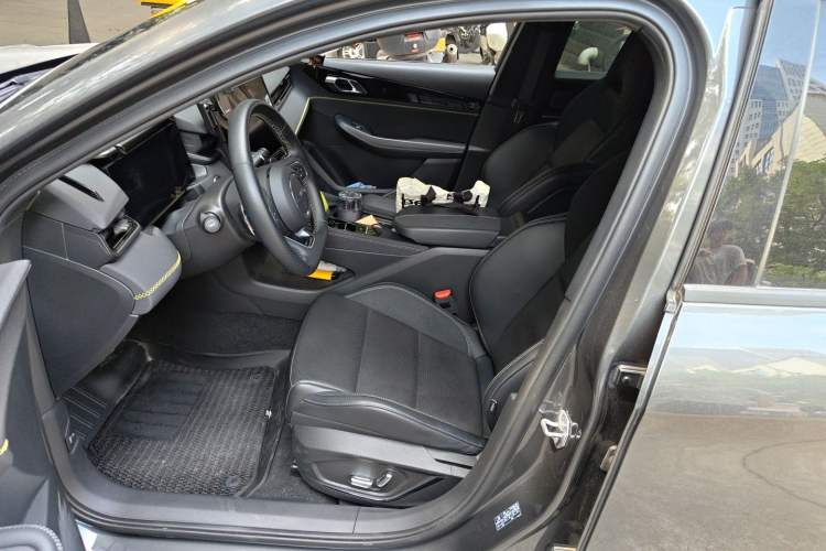Used Lynk & Co 03 2023 2.0TD DCT JingPro Left Front Seat