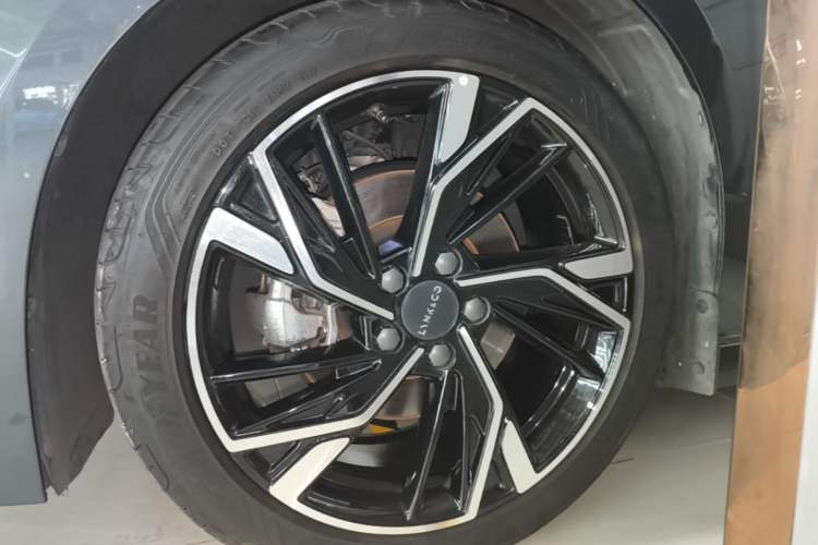 Used Lynk & Co 03 2023 1.5TD DCT JingPro Left Front Wheel Hub