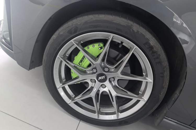 Used Lynk & Co 03 2023 2.0TD DCT JingPro Left Front Wheel Hub